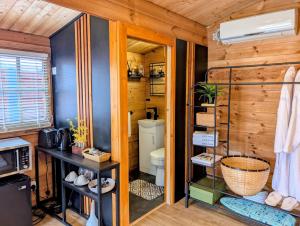 Koupelna v ubytování Log Cabin