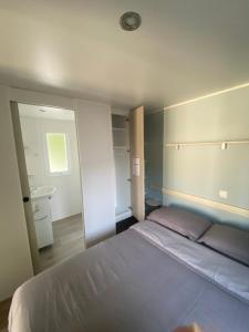 Postel nebo postele na pokoji v ubytování Malaga Monte Parc