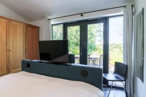 Μια τηλεόραση ή/και κέντρο ψυχαγωγίας στο Finest Retreats - Wiggle Barn, Kingsand