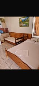 Ένα μπάνιο στο Silvana Apartament