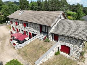 an overhead view of a stone house with a red umbrella at Gîte de Genebret in Bessamorel