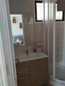 Et badeværelse på Casa baja cerca del mar