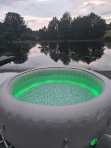 Bazén v ubytování Glamping Odenlund nebo v jeho okolí