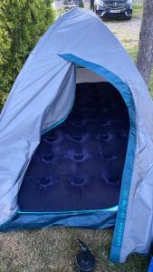Fotografia z galérie ubytovania Camping Zakopane Willa Skoczek oferta nie dotyczy noclegu w pokoju ,w namiocie ręczniki woda mineralna , kołdra poduszki lub śpiwory v Zakopanom