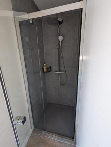 Ένα μπάνιο στο Renovated apartment with view +7 φωτογραφίες