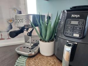 Set per la preparazione di tè e caffè presso Seaside Chill