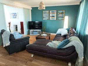 TV a/nebo společenská místnost v ubytování Seaside Chill