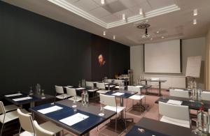 Veitingastaður eða matsölustaður á Holiday Inn Express Antwerpen City North by IHG