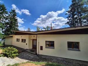 Budova, v ktorej sa vila nachádza