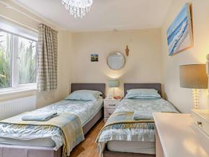 Ένα ή περισσότερα κρεβάτια σε δωμάτιο στο 5 Bed in Tenby 56683