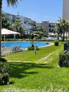 Bazén v ubytování Appt moderne 3 chbr Blanca Beach nebo v jeho okolí + 14 fotografií