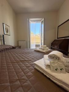 Ένα ή περισσότερα κρεβάτια σε δωμάτιο στο La Nocciola apartment