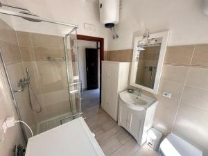 Ένα μπάνιο στο La Nocciola apartment +12 φωτογραφίες
