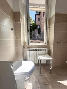 Ένα μπάνιο στο La Nocciola apartment