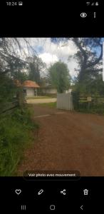 a picture of a yard with a fence and a house at Samsam in Mignaloux-Beauvoir +5 photos