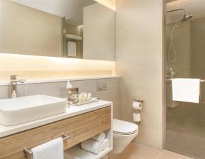 Ένα μπάνιο στο Hyatt Centric Soalteemode Kathmandu