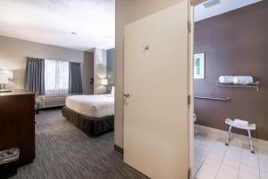 Postel nebo postele na pokoji v ubytování Wingate by Wyndham Great Falls