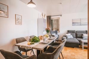 Χώρος καθιστικού στο Sadebo Apartments Traveblick 3 Zimmer 6 Gäste +24 φωτογραφίες