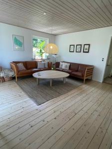 Ein Sitzbereich in der Unterkunft Charming House With Sea View And Large Plot