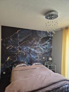 a bedroom with a marble accent wall with a bed at Chambre meublé Eden à Noves in Noves