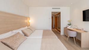 Postel nebo postele na pokoji v ubytování Hotel RH Ifach