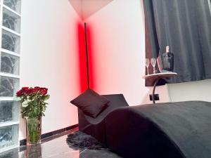 Postel nebo postele na pokoji v ubytování Qt suite & luxury + 11 fotografií