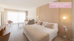 Postel nebo postele na pokoji v ubytování Hotel RH Ifach