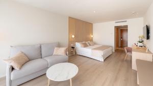 Postel nebo postele na pokoji v ubytování Hotel RH Ifach