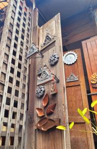 a wooden door with a bunch of shoes on it at Ray Nu Guest House in Phra Nakhon Si Ayutthaya