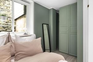 Ένα ή περισσότερα κρεβάτια σε δωμάτιο στο Charming Apartment, Walk to Everything in Bergen