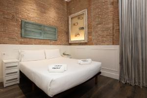 Postel nebo postele na pokoji v ubytování Enjoybcn Coliseum Apartments