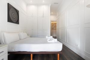 Postel nebo postele na pokoji v ubytování Enjoybcn Coliseum Apartments