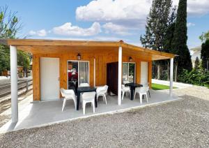 a small wooden shed with a table and chairs at Camping Totana Park in Totana