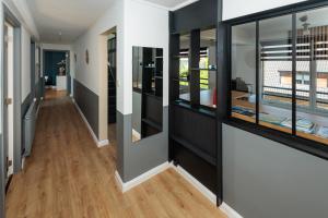 a hallway with black and white walls and wood floors at Une escale à Malo in Dunkerque +13 photos