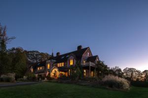 a large house at night with its lights on at Inn at Lake Joseph in Forestburgh