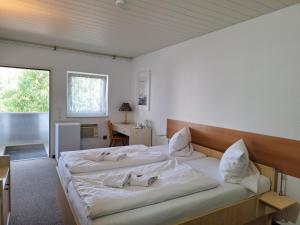 a bedroom with two beds with white sheets at Hotel Spilburg in Wetzlar