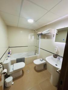 Ванная комната в Apartamento cerca Playa de Aguadulce