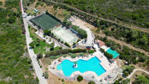 Swimmingpoolen hos eller tæt på Angel Houses 3 + 12 billeder