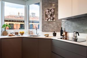 Cucina o angolo cottura di Java - 3 bedroom and shared pool in Almagro