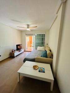 Кровать или кровати в номере Apartamento cerca Playa de Aguadulce