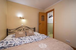 a bedroom with a large bed with pillows at Pokoje u Beaty in Zakopane +12 photos