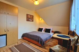 Posteľ alebo postele v izbe v ubytovaní Pokoje Apartamenty Pod Limbą