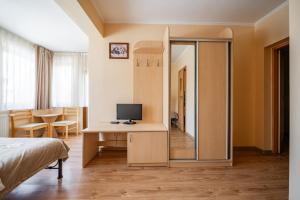 a bedroom with a desk with a computer on it at Pokoje u Beaty in Zakopane