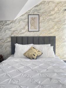 a bedroom with a white bed with a pillow on it at Vila Luna in Năvodari
