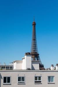 Photo de la galerie de l'établissement Duplex lumineux avec vue Tour Eiffel - Paris 7e, à Paris