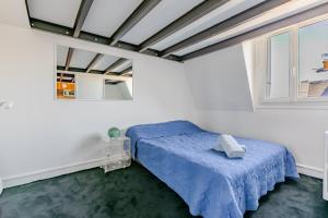 Photo de la galerie de l'établissement Duplex lumineux avec vue Tour Eiffel - Paris 7e, à Paris