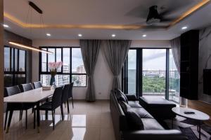 Χώρος καθιστικού στο Căn Hộ 3 Phòng Ngủ View Hồ Sinh Thái, Cạnh Aeon Mall
