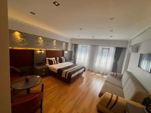 A bed or beds in a room at Blue Istanbul Hotel Taksim