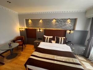 A bed or beds in a room at Blue Istanbul Hotel Taksim