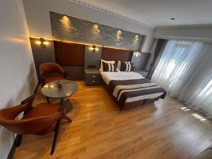 A bed or beds in a room at Blue Istanbul Hotel Taksim